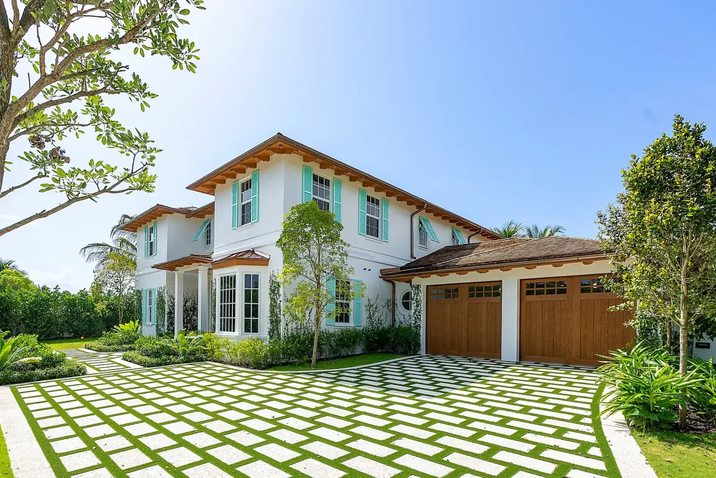 Others Electric, licensed electricians serving West Palm Beach, FL